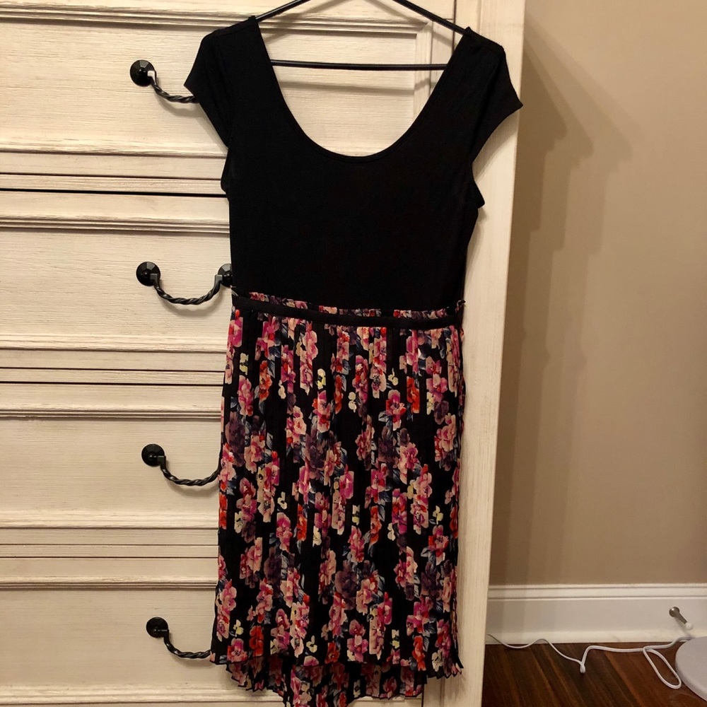 Short sleeve dress